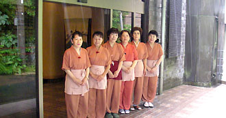 明賀屋本館 出迎え